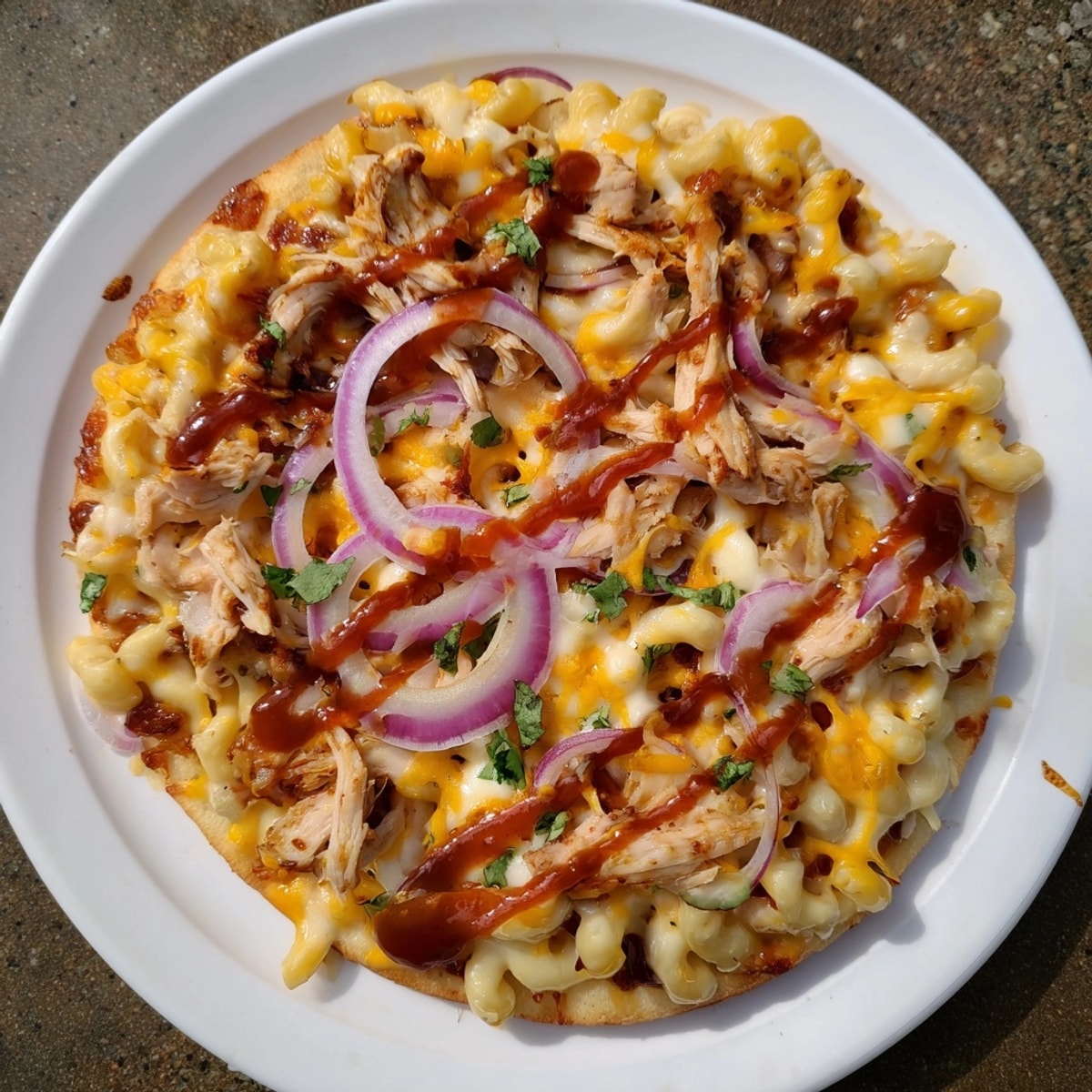 A comforting, cheesy slice of delicious Mac and Cheese BBQ Chicken Pizza awaits.