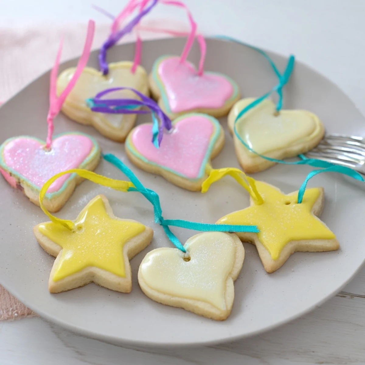 Golden, heart and star Mignonneries Coeurs et Étoiles cookies, ready to be tied with silk ribbons, look delicious.