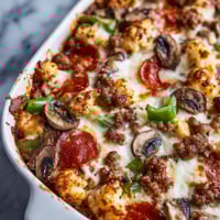 A close up of a delicious pizza with mushrooms and peppers.